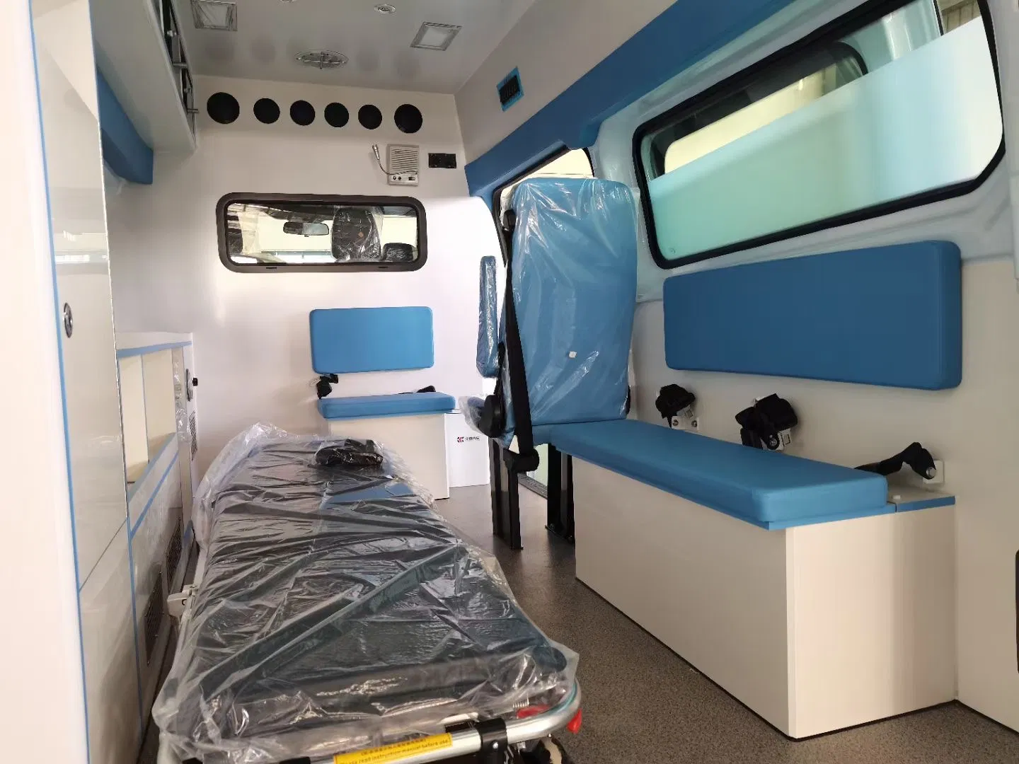 Ford ICU Ambulance First Aid Ambulance Patient Transport Isolation Ambulance Factory Customization