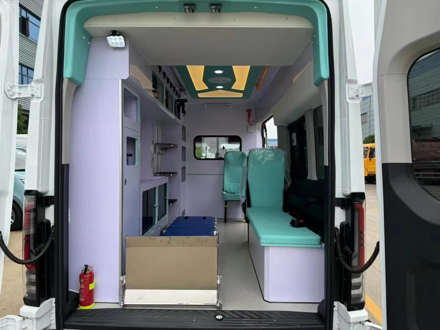 Ford T8 Professional Ambulance ISO/CE-Certified Emergency Medical Vehicle