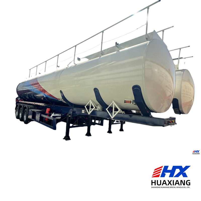 Dangerous Goods Transport Trailer Fuel Tanker Trailer Liquid Tank Truck Liquid Transport Semi-Trailer Gasoline and Diesel Transport Tank Trailer Truck