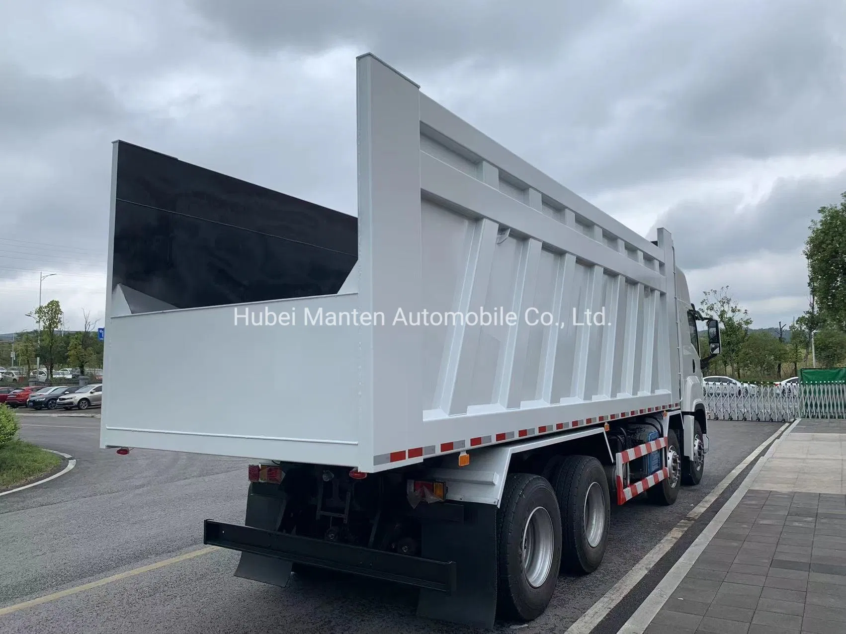 Isuzu Giga Cyz Dumper Lorry 8X4 30ton/40ton/50ton Logging Truck Tipper Laods Goods