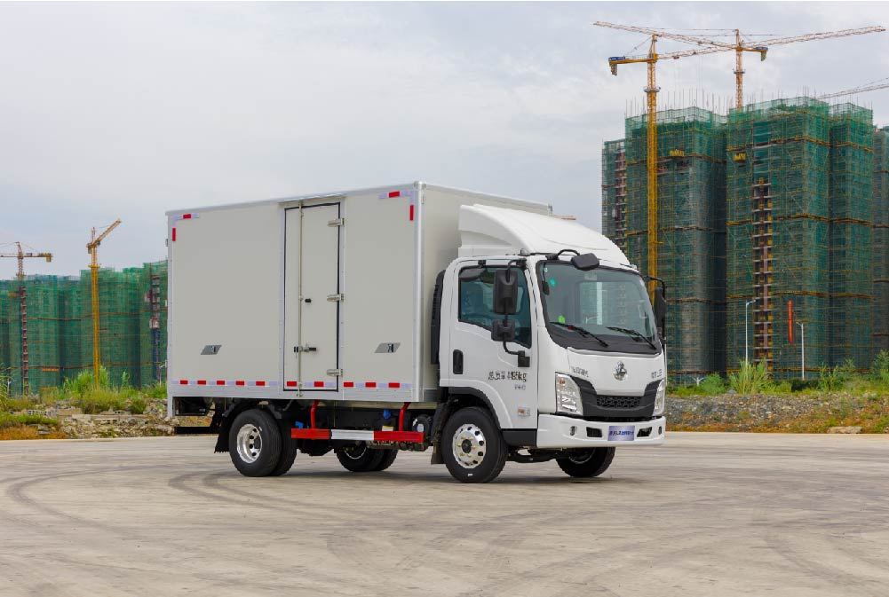 Chinese Chenglong Brand Hot Sale Refrigerated Truckm3 4X2 Vehicle Electric Light Cargo Truck Origin Type Maintenance Free