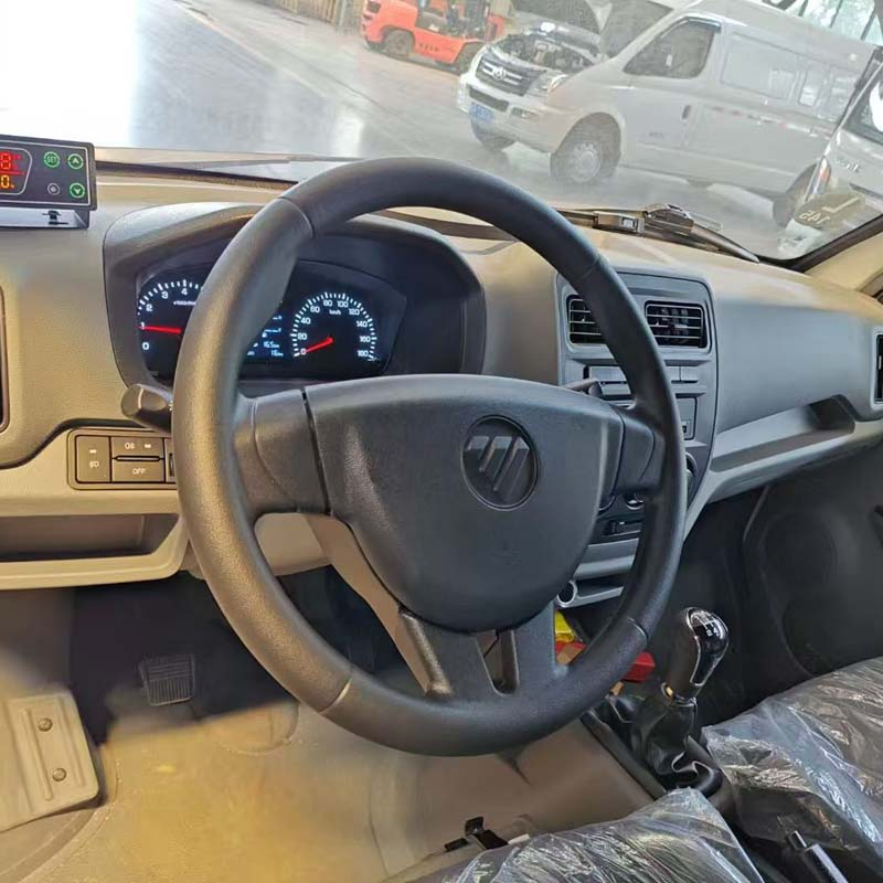 Clw Foton 4X2 Forland 131HP 5cbm Ice Cream Freezer Refrigerated Truck Box Freezer Van with Lifting Plate