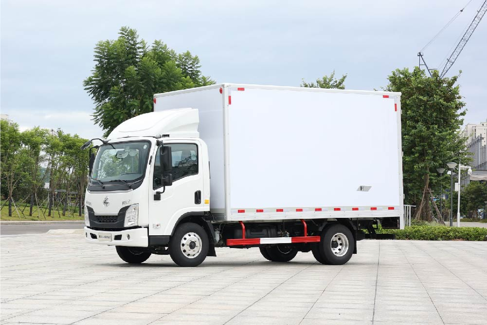 Chinese Chenglong Brand Hot Sale Refrigerated Truckm3 4X2 Vehicle Electric Light Cargo Truck Origin Type Maintenance Free