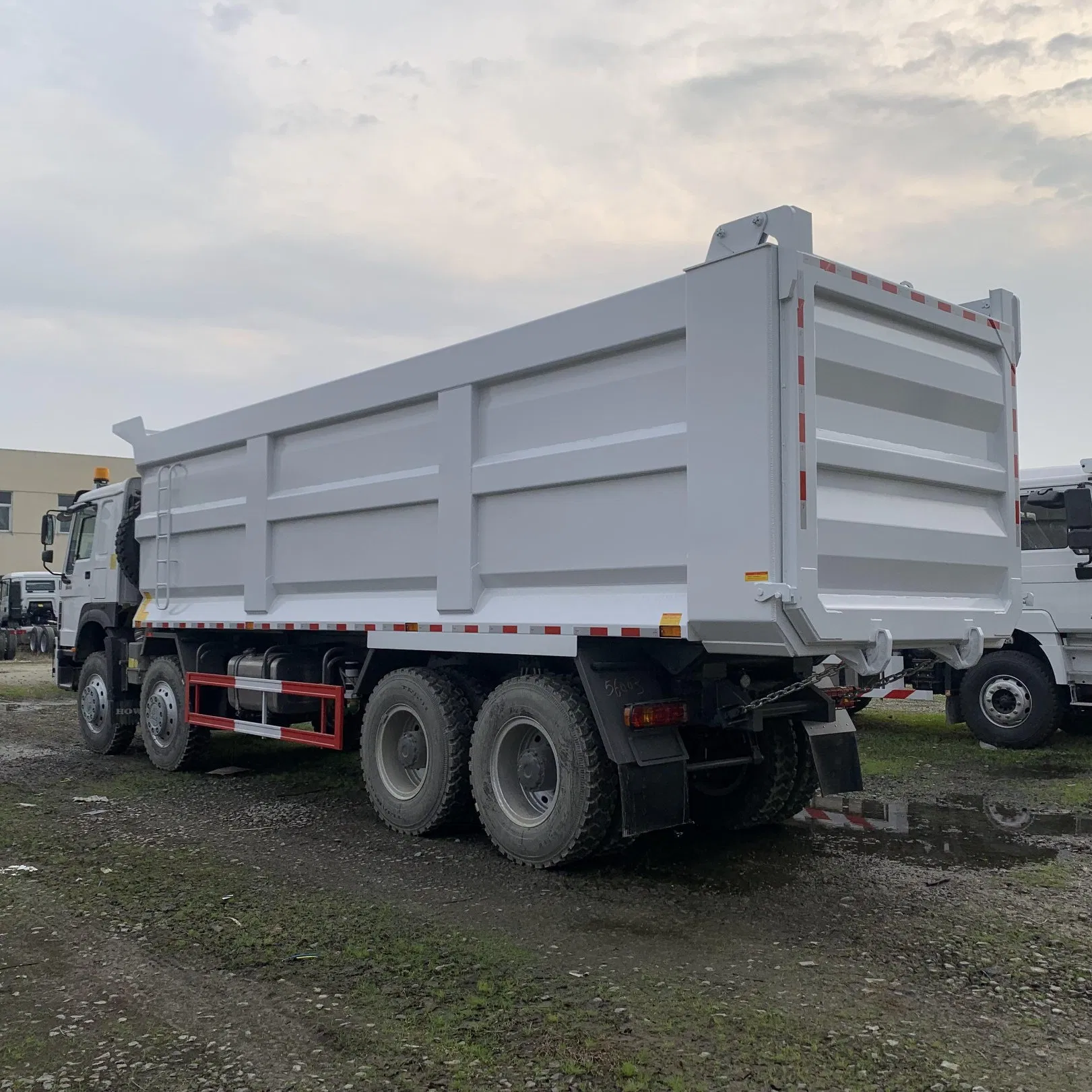Sinotruk HOWO Nx Tx Max Light Heavy New 6X4 8X4 Diesel 10 12 Wheel Cargo Box Lorry Trailer Concrete Mixer Tractor Tipper Tipping Mining Dumper Dump Truck
