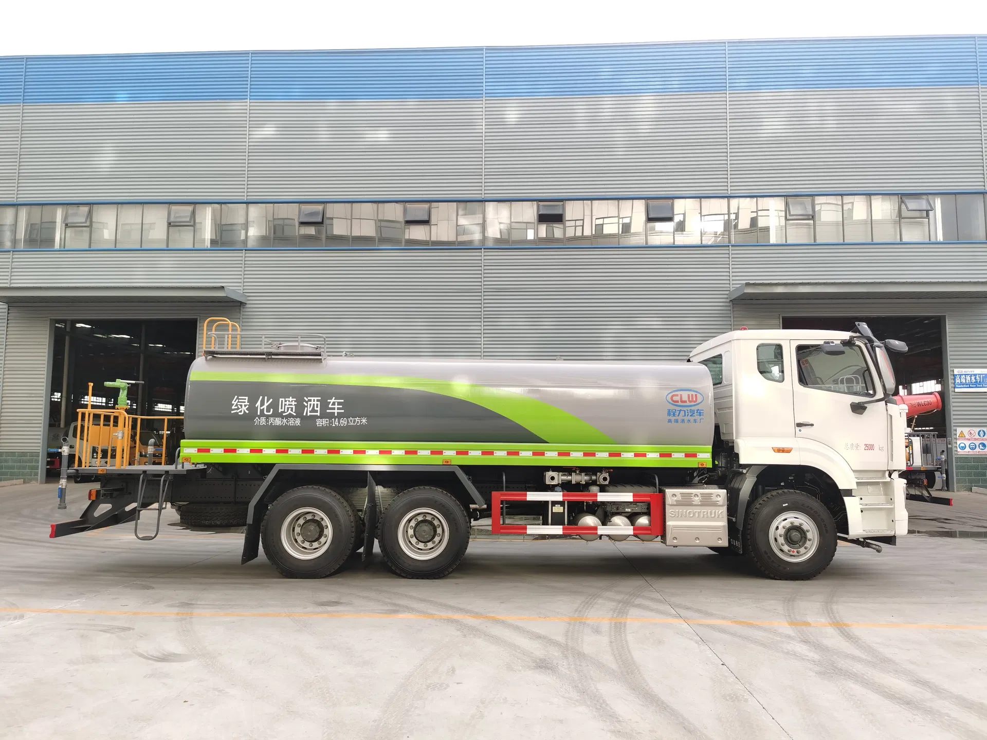 Water Sprinkler Truck Front