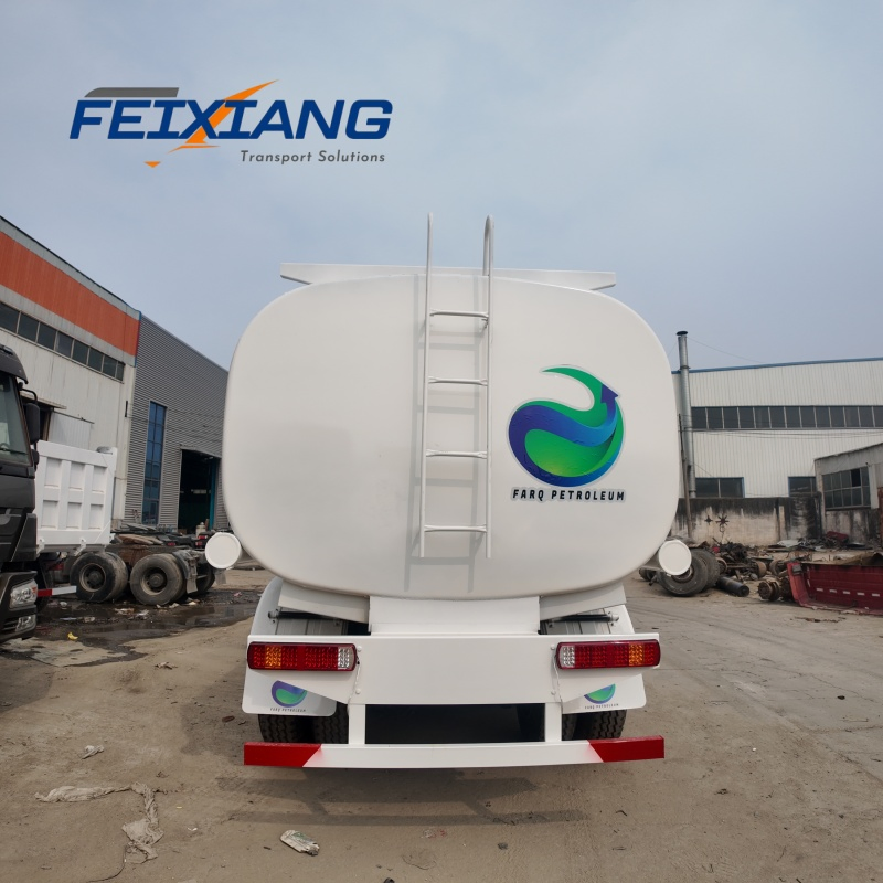HOWO 6X4 New 25000litres Capacity Fuel Tank Truck Palm Oil Transportation Tanker Truck 371HP