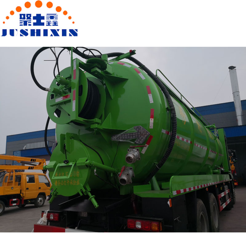 Green High Capacity Sanitation Vehicle Vacuum Sewage Suction Sewer Septic Cleaning Truck