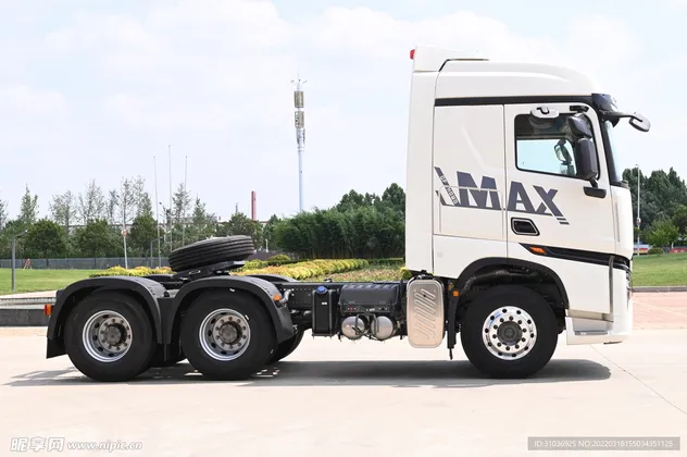 HOWO Tractor Truck Right Elevation