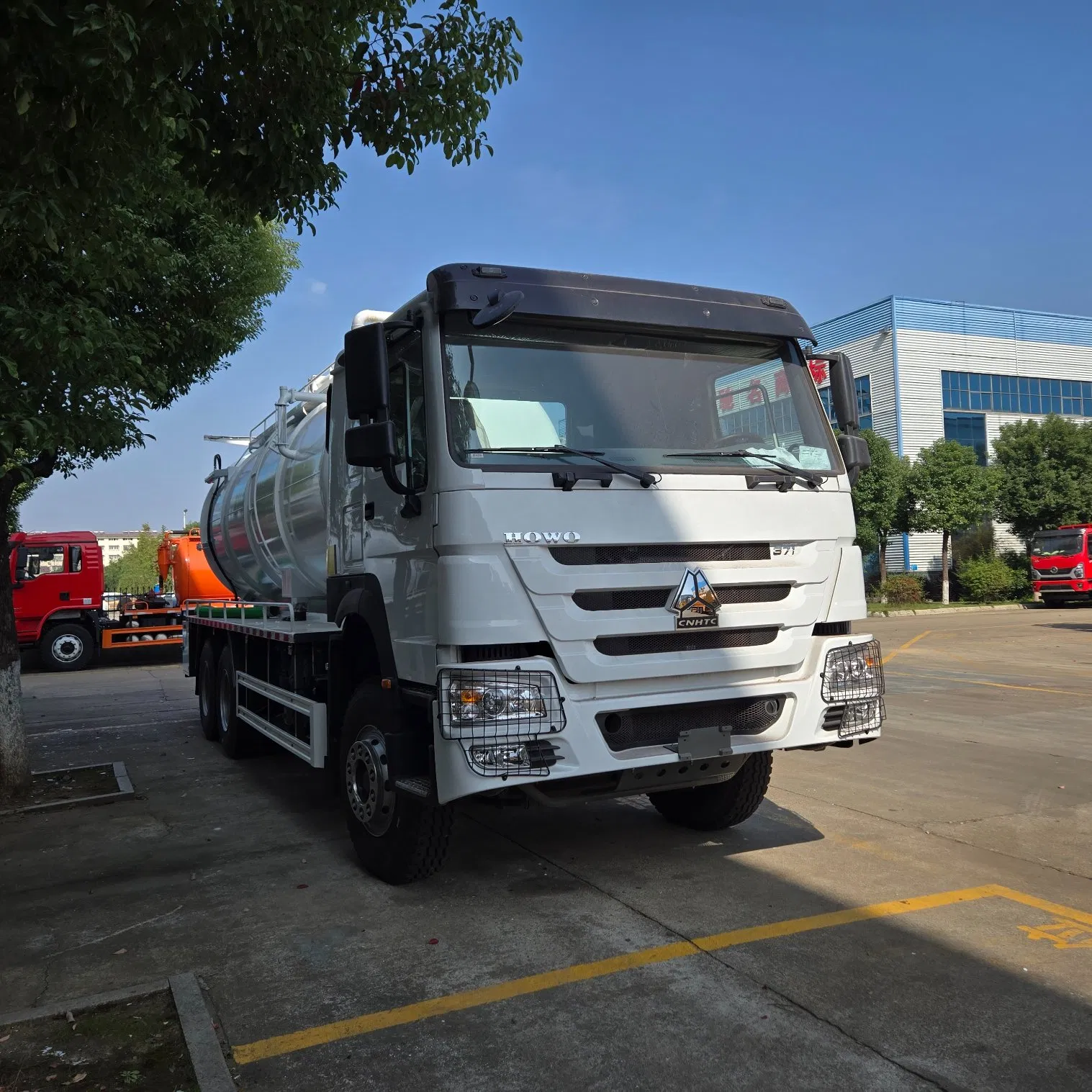 Low-Priced Sale of HOWO 18cbm Sewage Suction Truck 6X4 Vacuum Sewage Suction Truck Price China Sewage Truck Factory