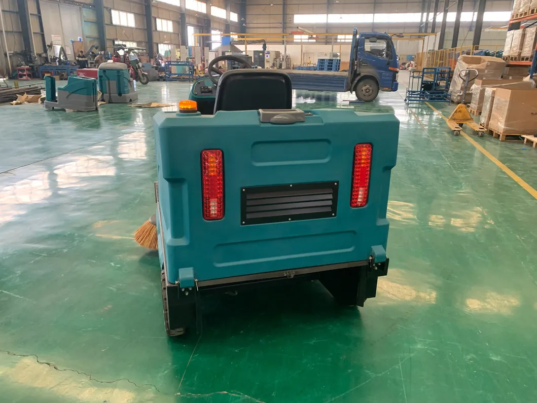 Ride-on Sweeper View 2