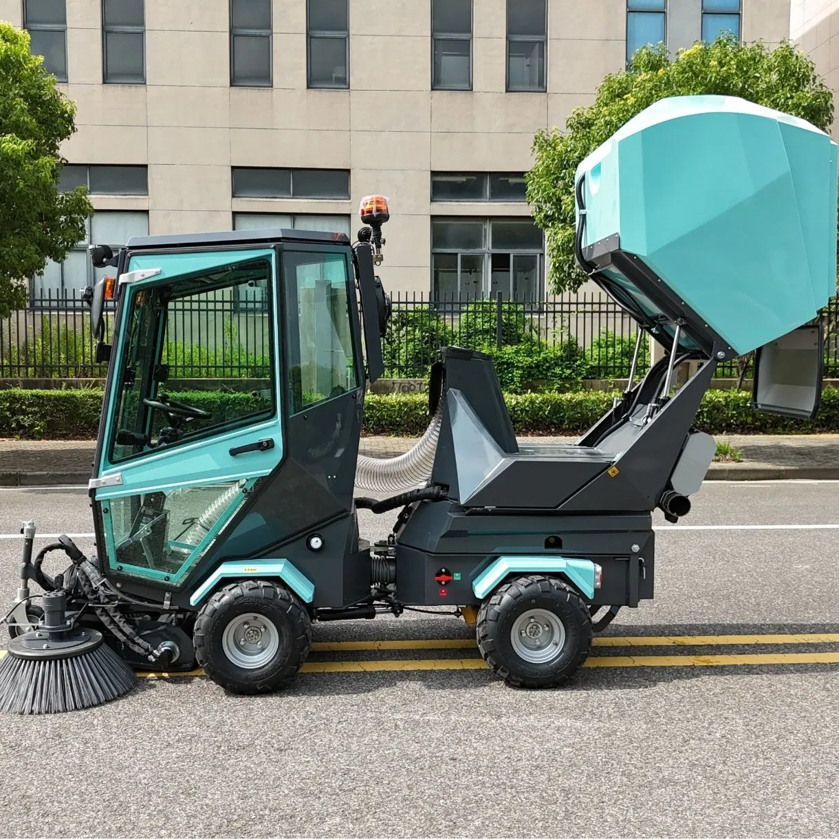 City Street Sweeper Compact Municipal Sweeper Road Cleaning Industrial Commercial Cleaning Machine Professional Street Sweeper