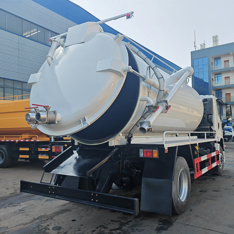 Isuzu Giga 4X2 High Pressure Cleaning Sewage Sewer Suction Tank Truck 15m3 Vacuum Cleaning Tank Truck
