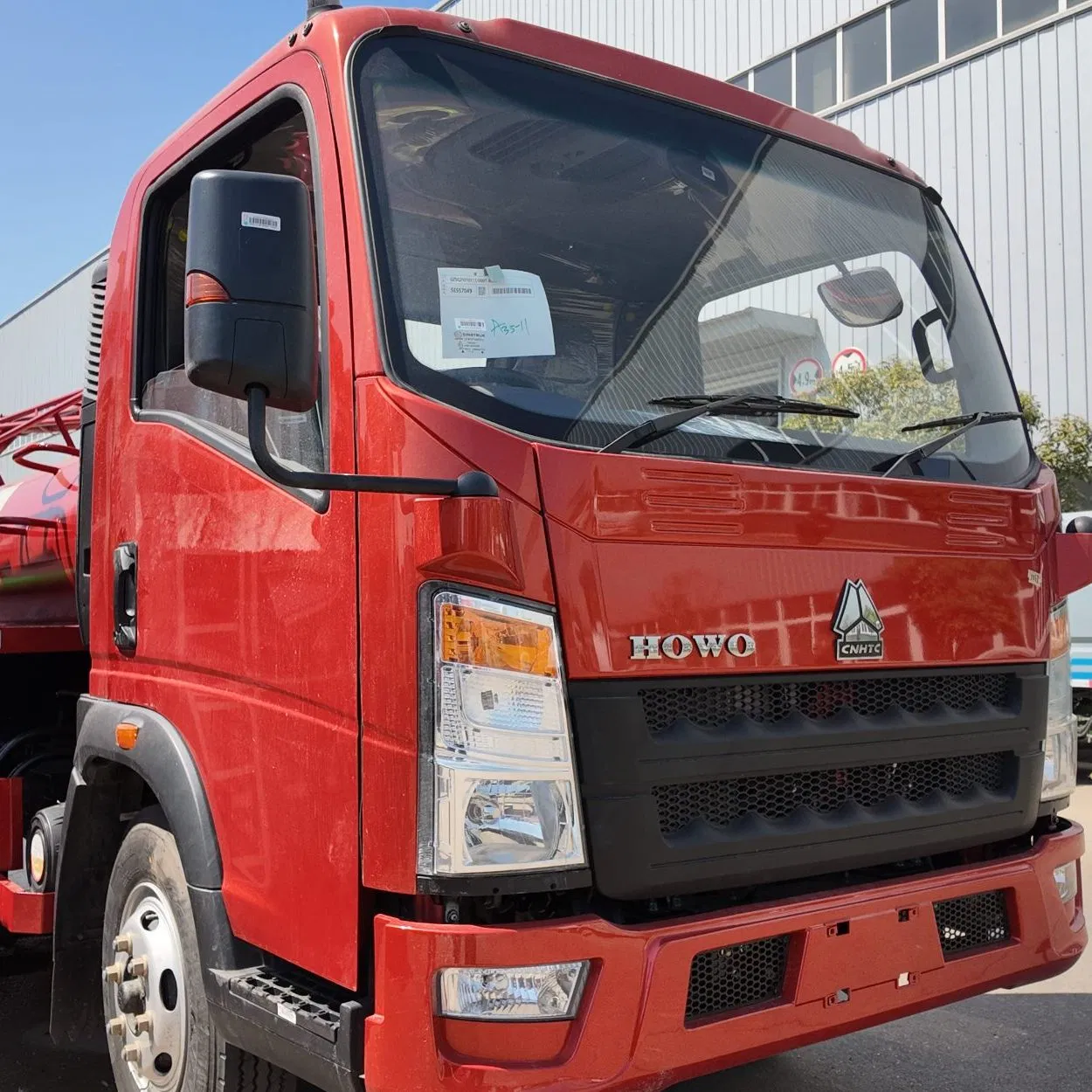 SINOTRUK HOWO 4x2 5000 Liters 10000 Liters Vacuum Sewage Suction Tanker Tank Truck Fecal Suction Truck Septic Truck with Clearing Function Truck