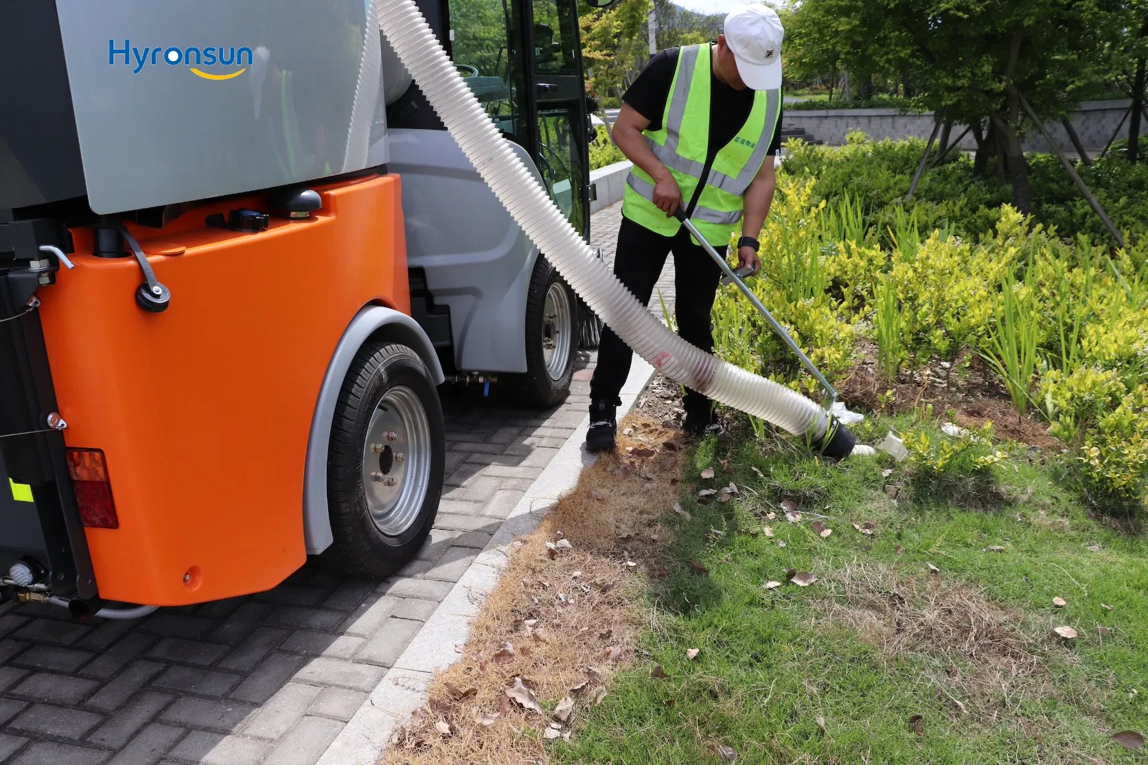 Hrs-2800d Ride on Street Road Sweeper Car Cleaning Machine Industrial Automatic Floor Sweeper