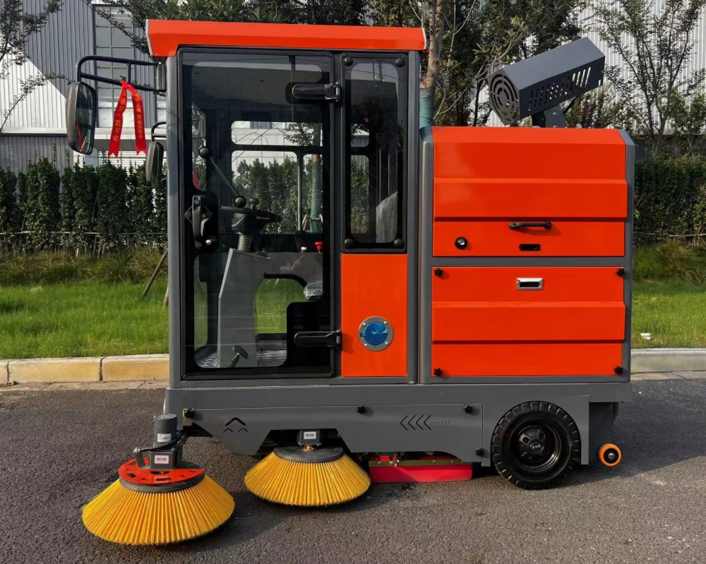 Four-Wheel Electric Road Sweeper Electric Powered Lithium Battery Floor Cleaning Robot for Street Cleaning