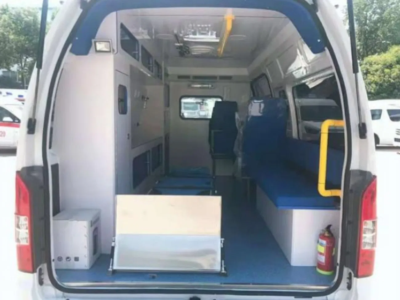 Foton G9 Manual Transfer Ambulance Monitoring Type Emergency Medical Vehicle The Manufacturer Is Selling at a More Favorable Price