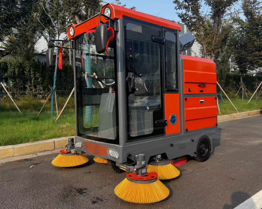 Four-Wheel Electric Road Sweeper Electric Powered Lithium Battery Floor Cleaning Robot for Street Cleaning