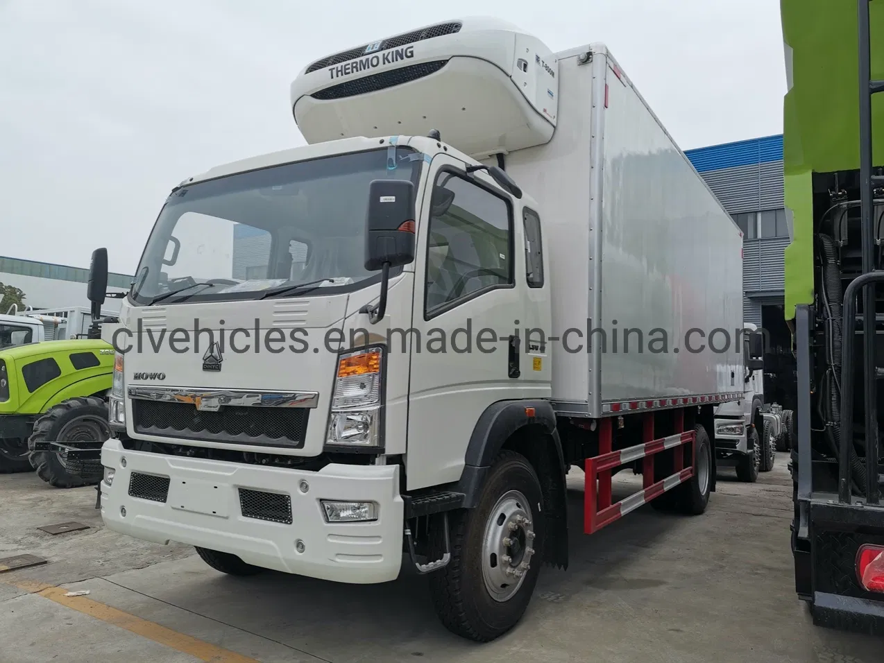 Sinotruk HOWO 4*2 Light Duty Reefer Refrigerated Van Truck with Thermo King Unit