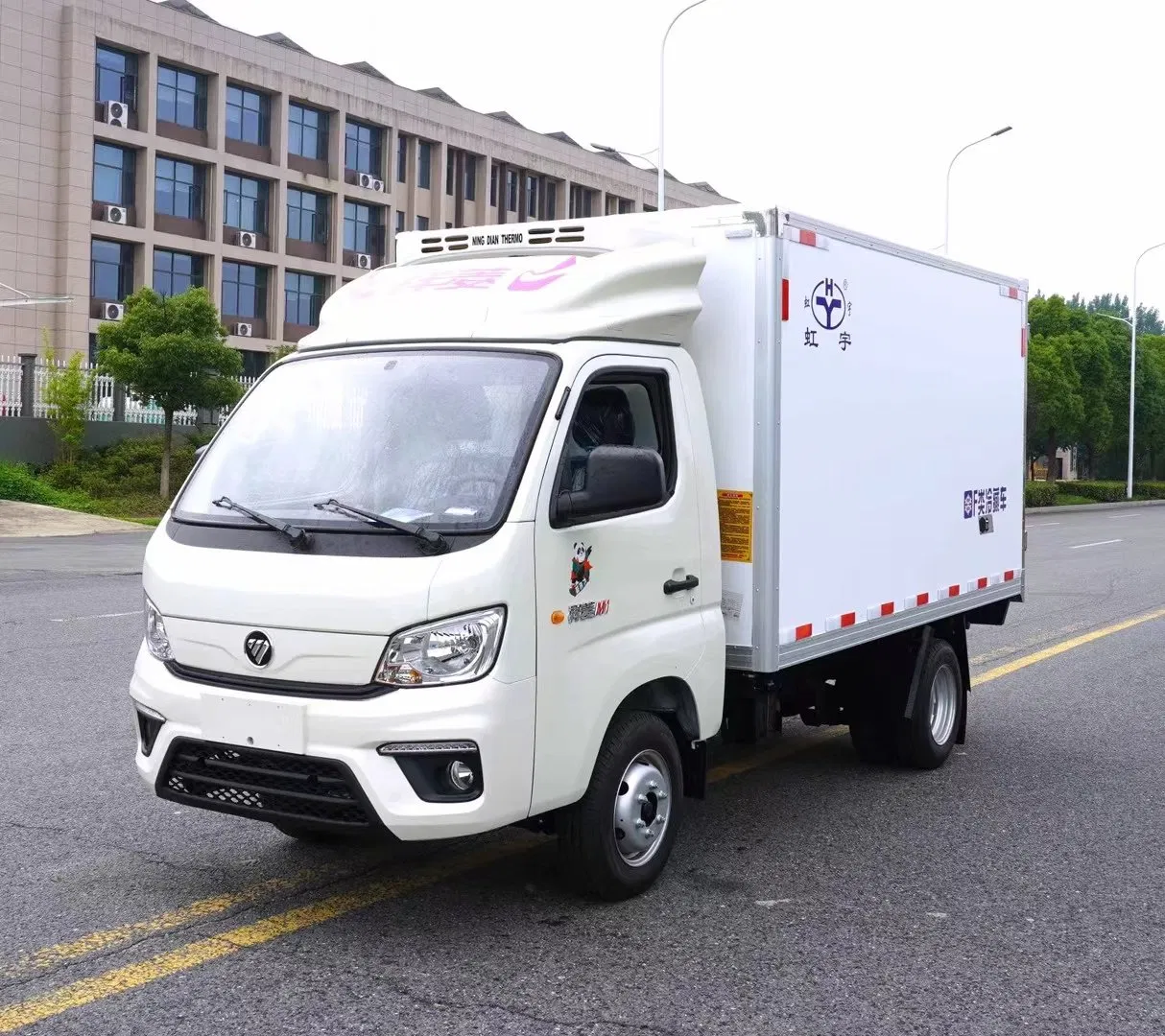 Fast Delivery Food Transport Frozen Truck Foton M1 Small Refrigerated Truck Factory Price