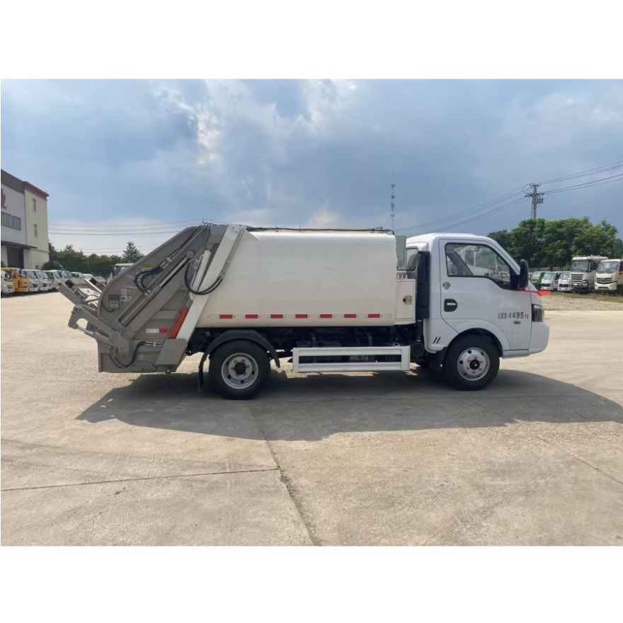 Dongfeng 4X2 Compressed Garbage Vehicle for City Cleaning