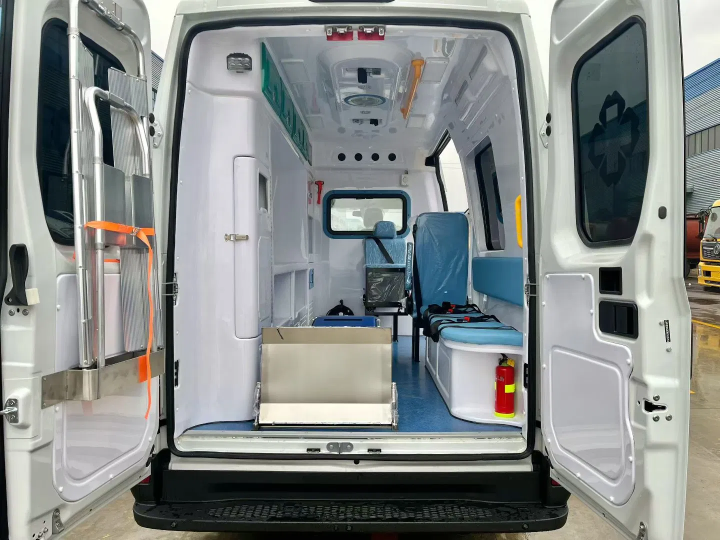China Customised Toyota Land Cruiser ICU Diesel Ambulance First Aid Medical Hospital Emergency Ambulance Car (A/B/C Type)