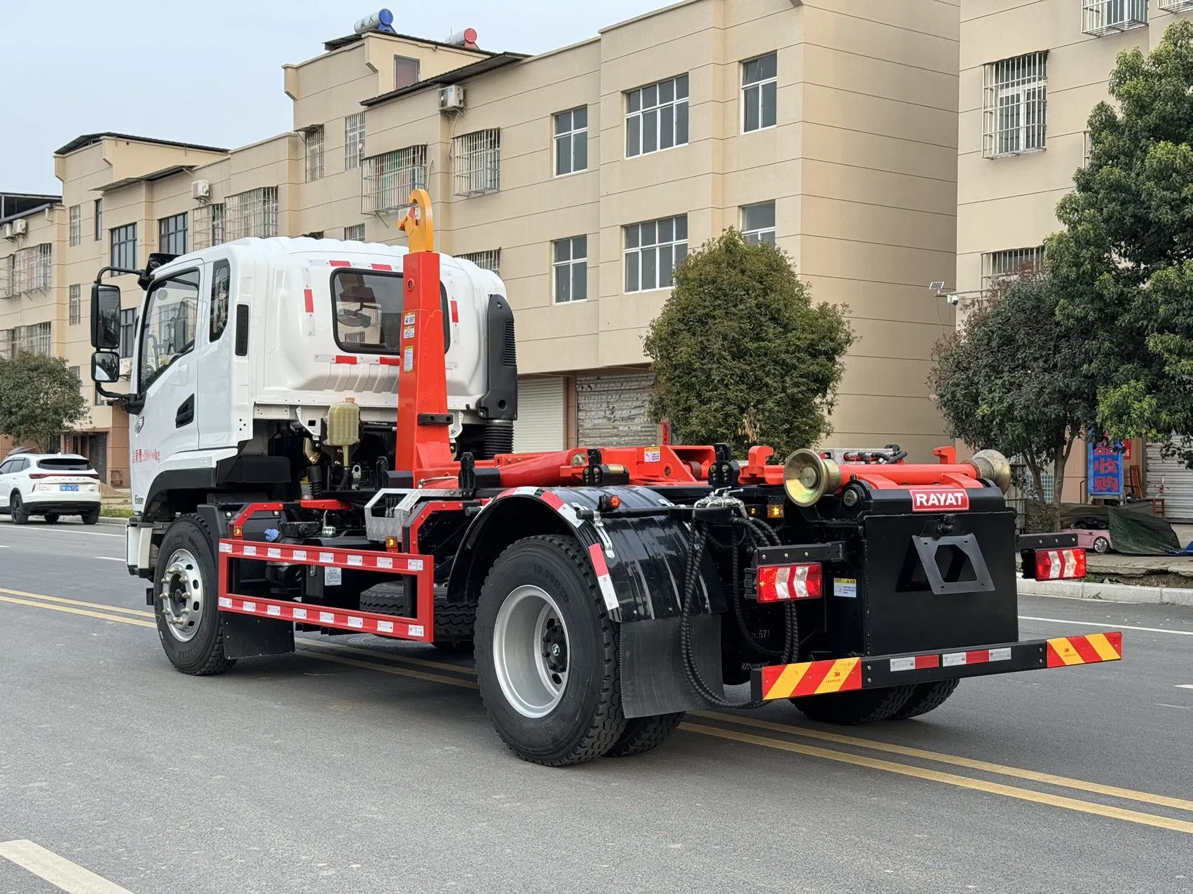 Efficient Urban Waste Solution Shacman Delong Short Wheelbase 18-Ton Heavy-Duty Hook Lift Garbage Truck