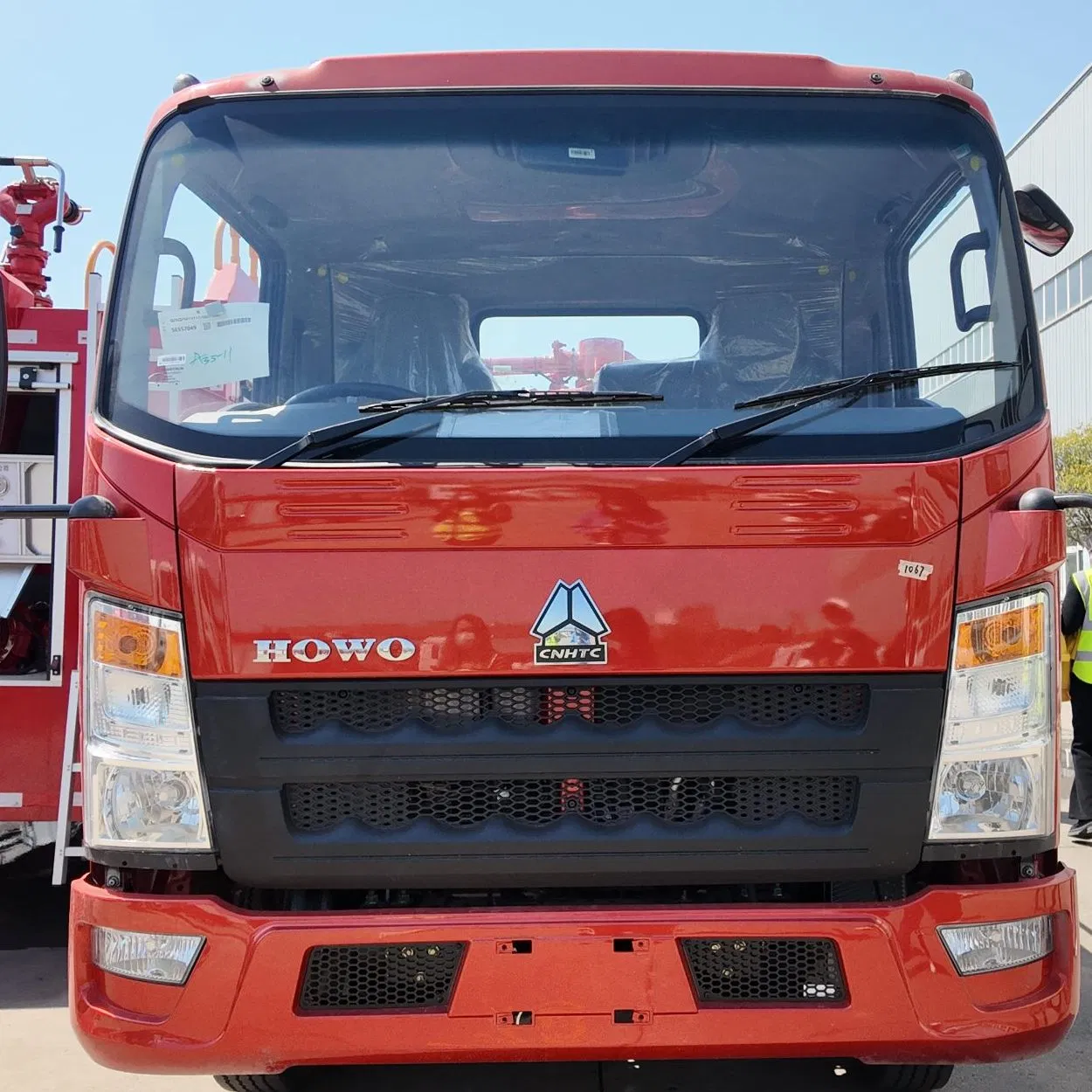 SINOTRUK HOWO 4x2 5000 Liters 10000 Liters Vacuum Sewage Suction Tanker Tank Truck Fecal Suction Truck Septic Truck with Clearing Function Truck