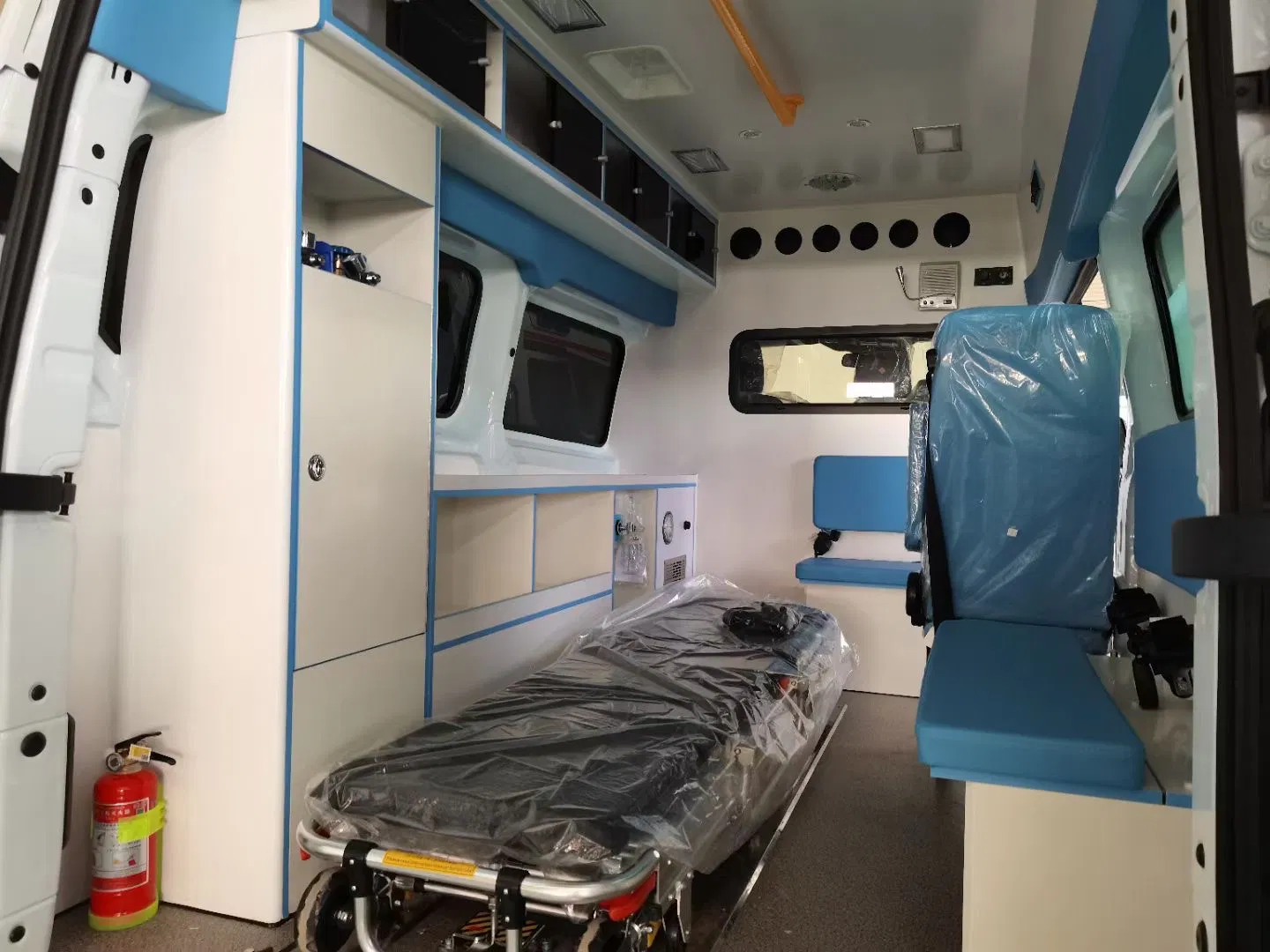Ford ICU Ambulance First Aid Ambulance Patient Transport Isolation Ambulance Factory Customization