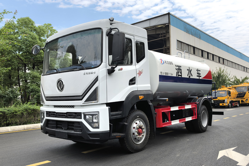 High-Capacity 13000L Dongfeng D9 Water Bowser for Efficient Watering