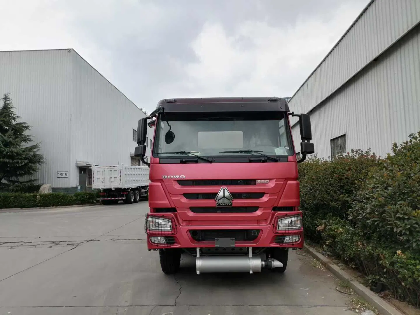 HOWO Fuel Tanker Truck / Oil Refuel Truck 8X4 Adr Oil Tank Truck Aluminum Alloy Oil Tank