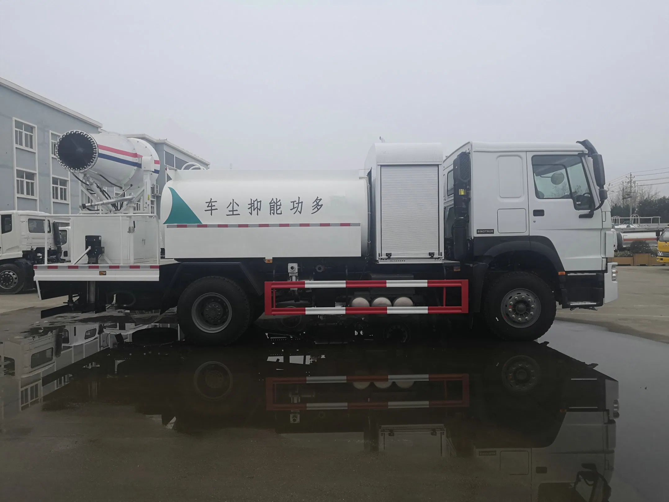Sinotruck HOWO Water Bowser Mounted with Dust Control Sprayer 50m Fog Cannon (6Wheels 12T Water Tank)