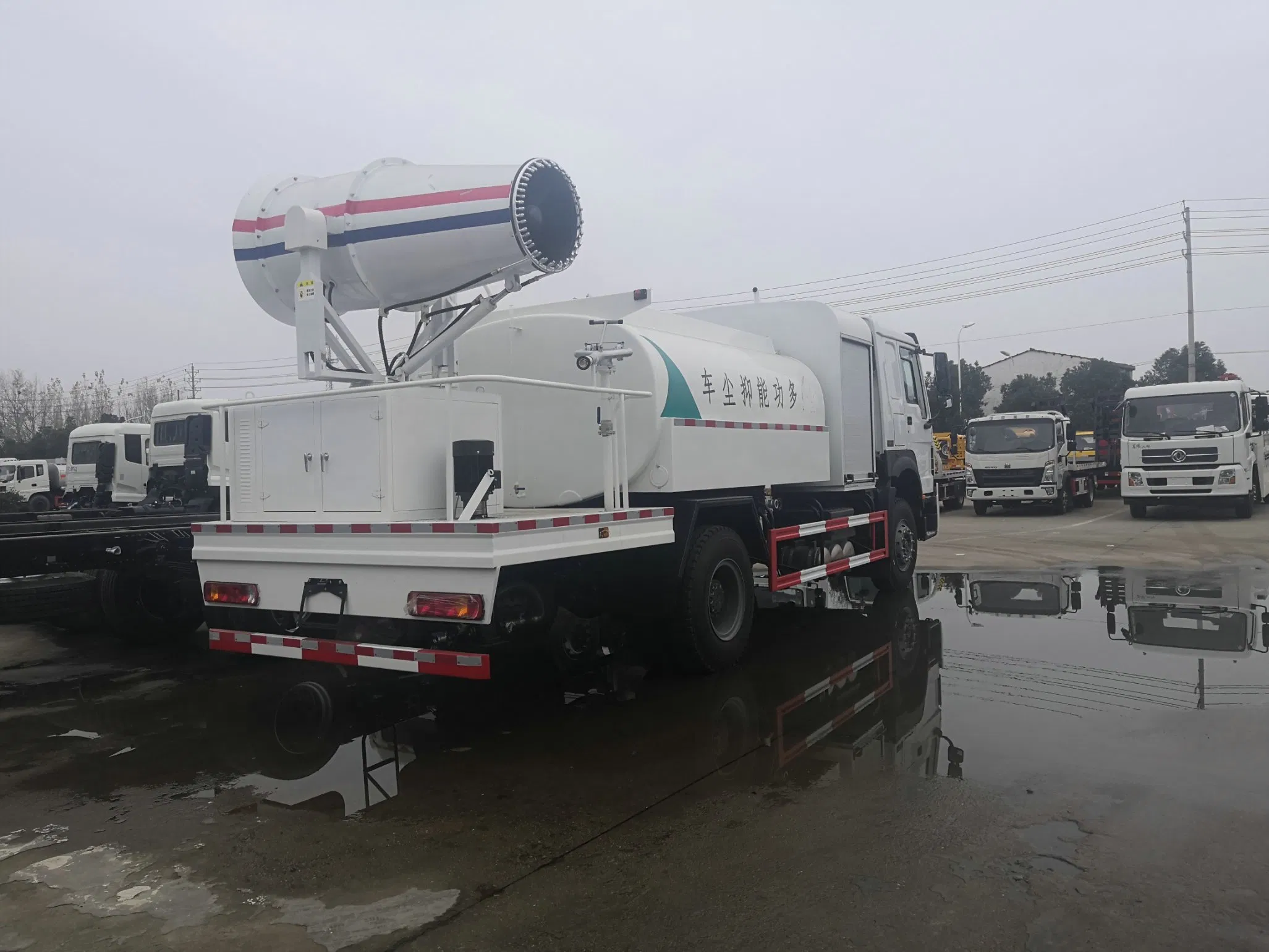 Sinotruck HOWO Water Bowser Mounted with Dust Control Sprayer 50m Fog Cannon (6Wheels 12T Water Tank)