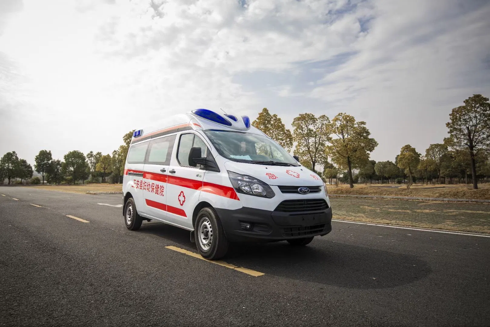 Ford ICU Ambulance First Aid Ambulance Patient Transport Isolation Ambulance Factory Customization