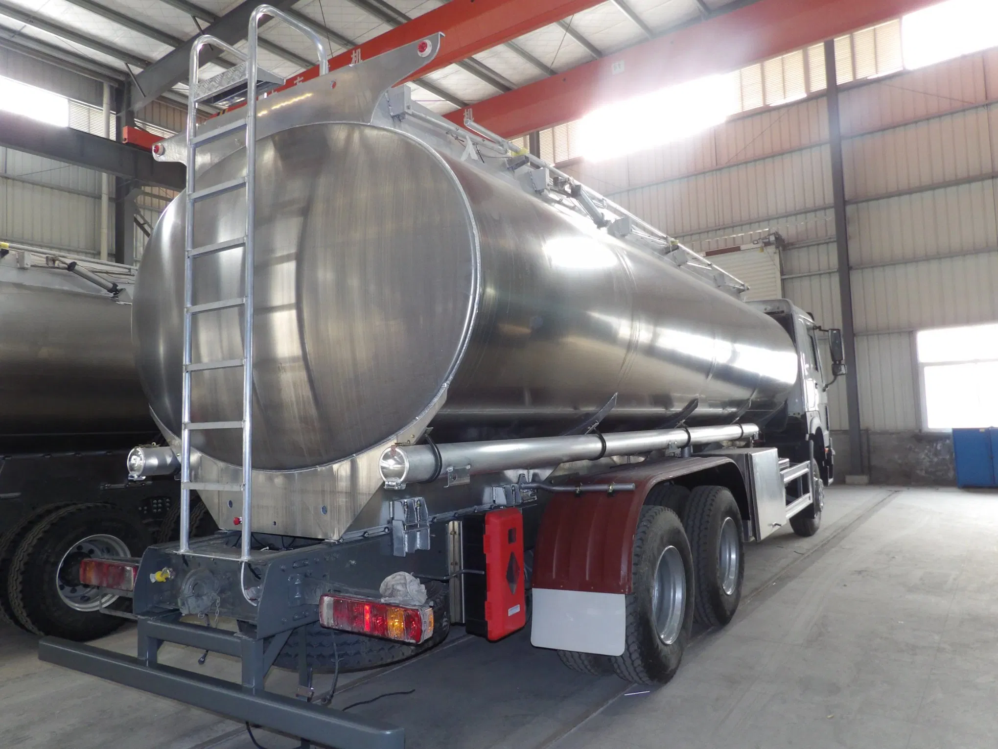 High Capacity HOWO Truck Oil Tankers for Efficient Fuel Transportation