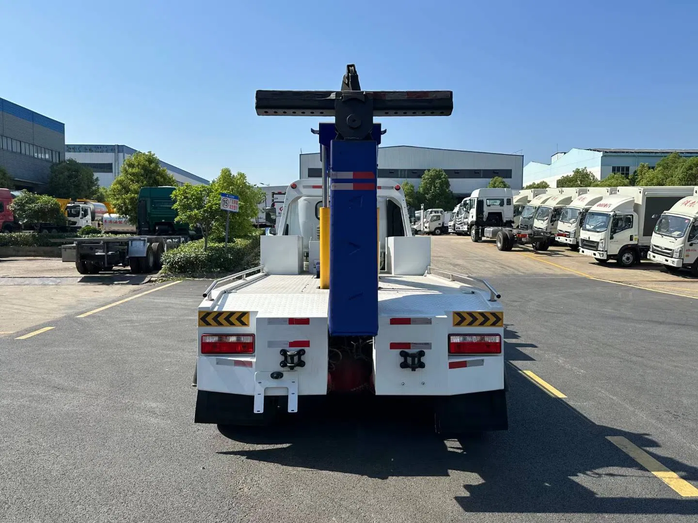 Good Price 5ton 6ton Tow and Recovery Vehicle Integrated Wrecker Truck for Sale