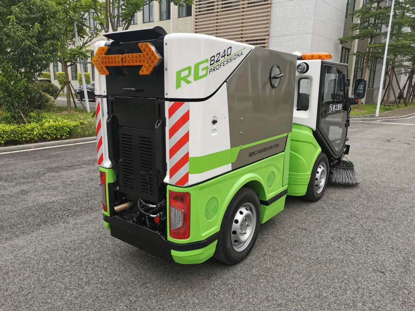 Grh Neutral Diesel Road Sweeper Street Sweeper Ride on Vacuum Sweepers with CE