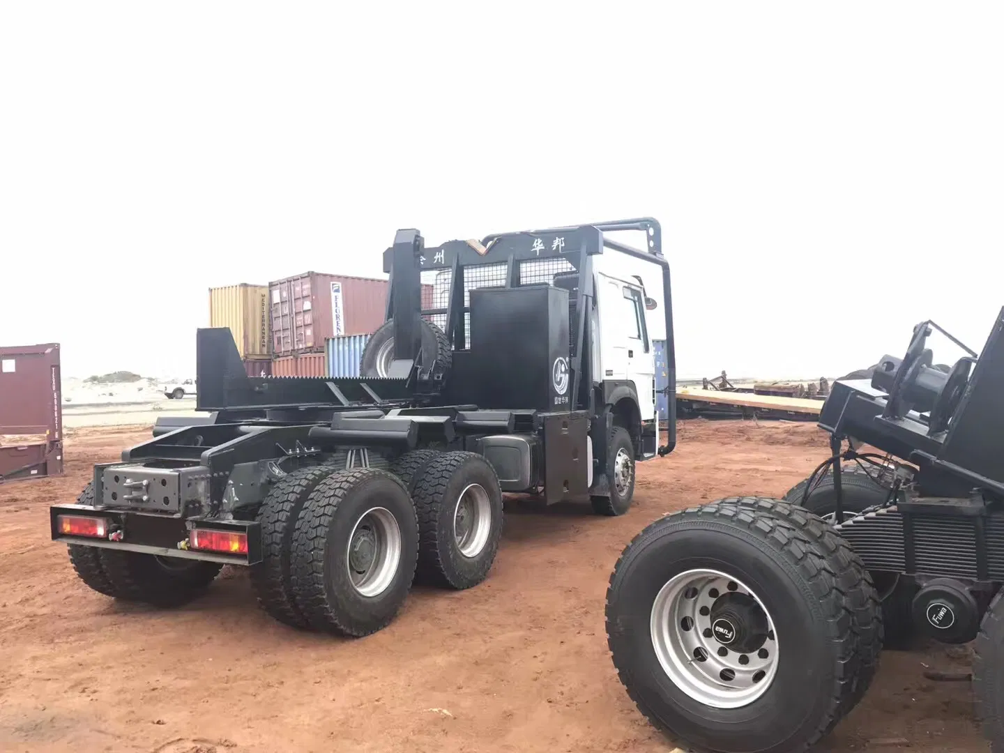 Sinotruk HOWO 6× 4 8× 4 Log Transportation Truck Transporting Economic Timber Log Wood Timber Steel Logging Factory