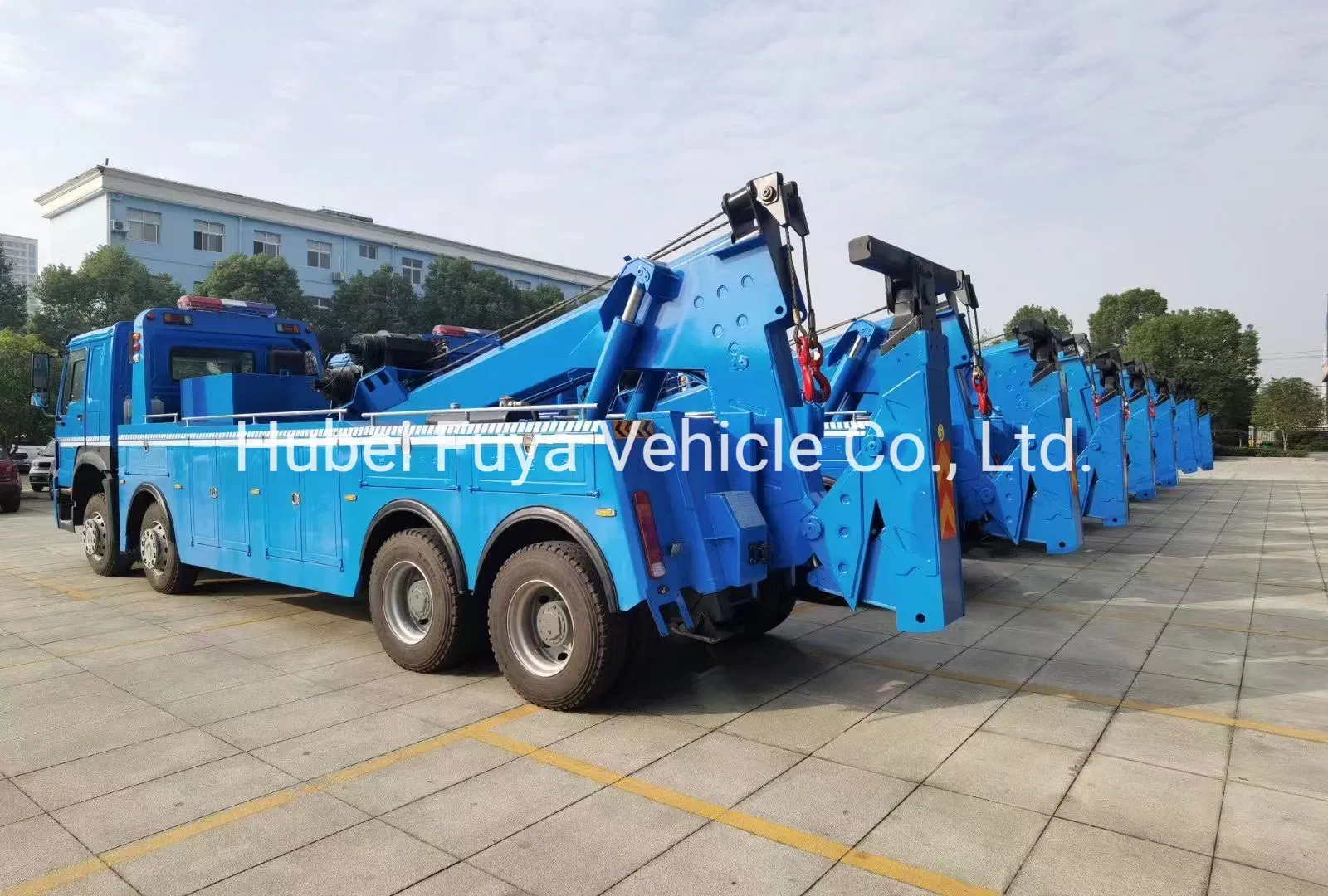 Factory Price Sinotruk HOWO 8X4 25ton 30ton Wrecker Towing Truck for Sale