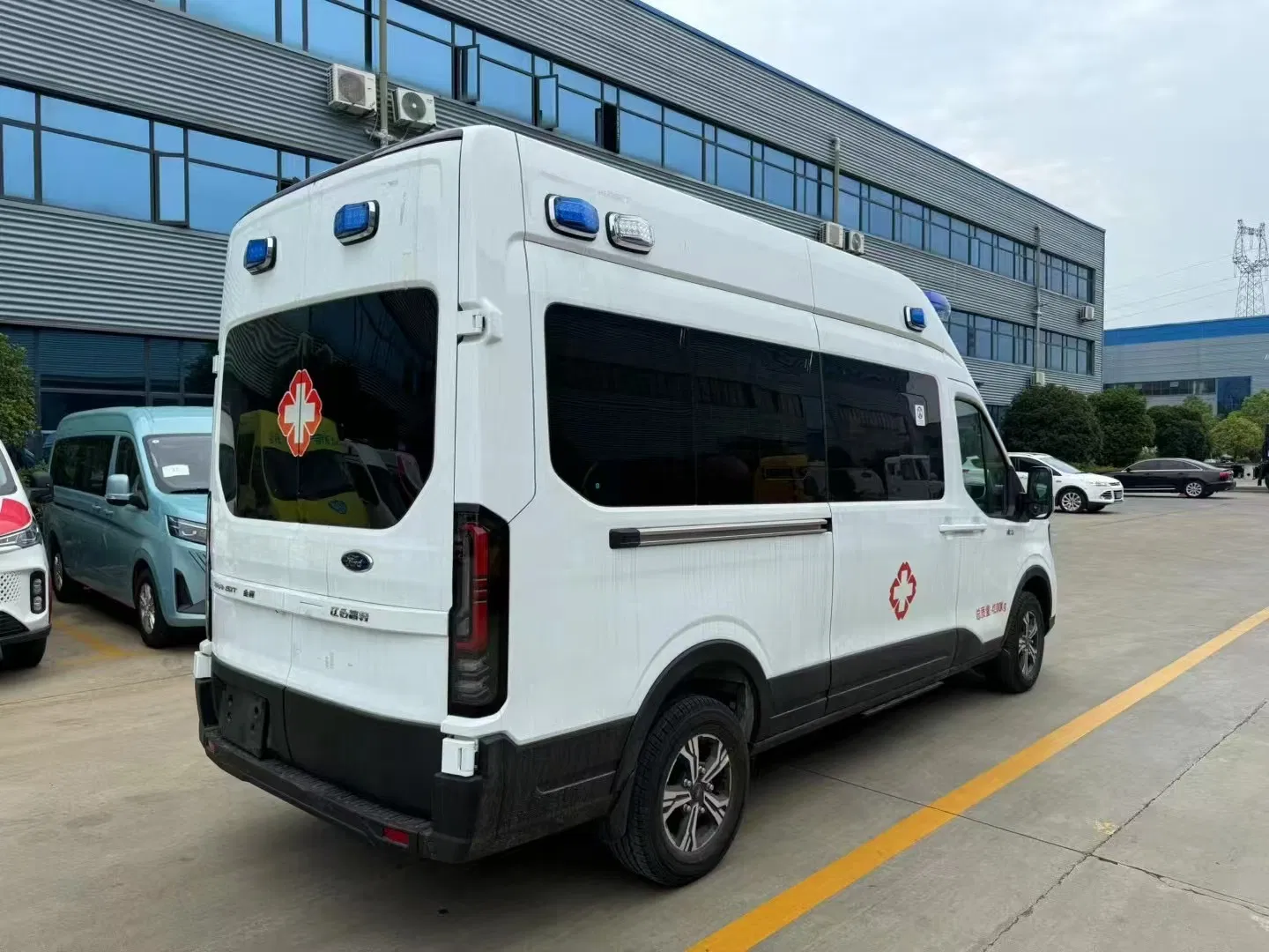 Ford T8 Professional Ambulance ISO/CE-Certified Emergency Medical Vehicle