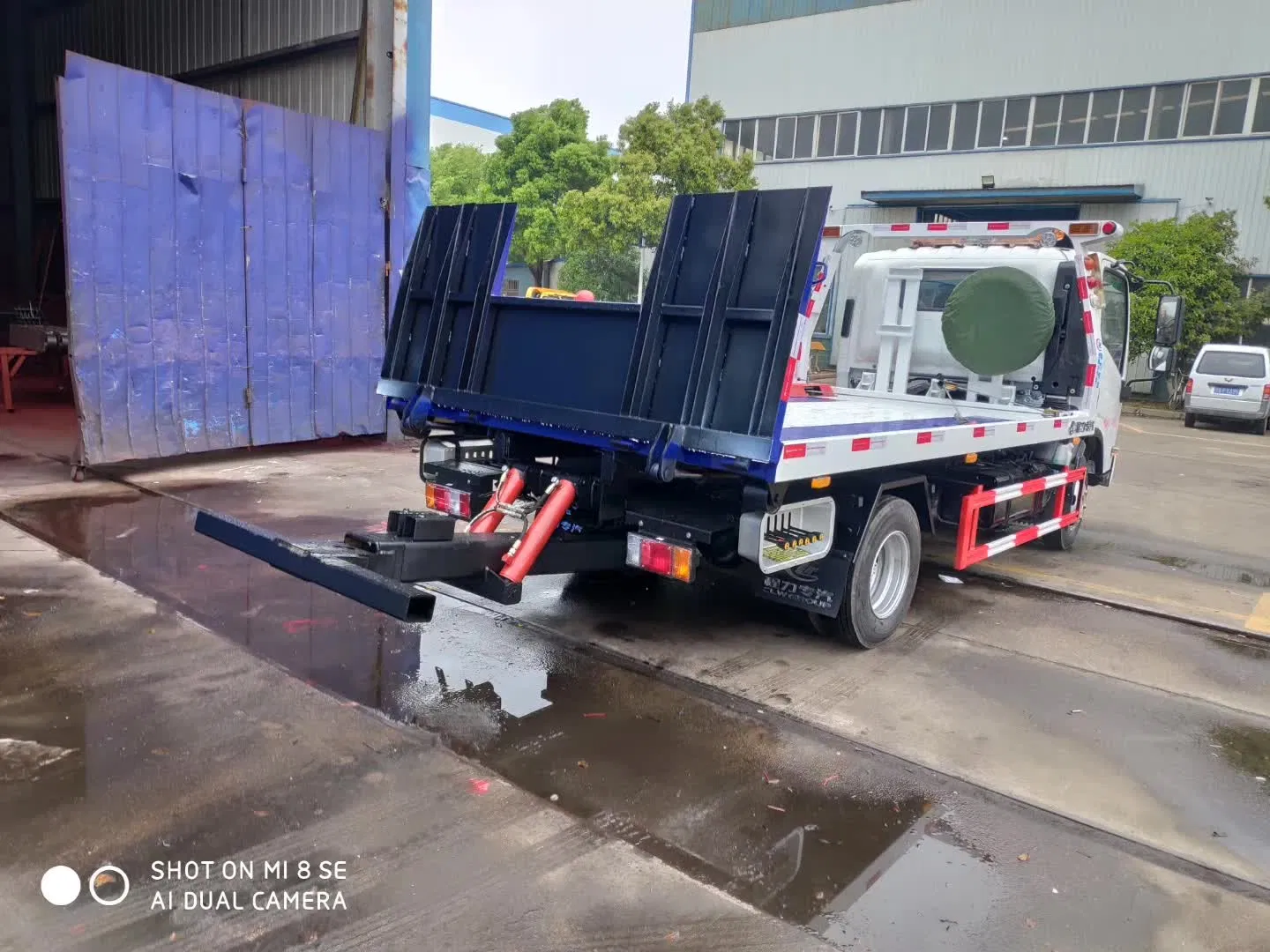 Factory Directly Sale I Suzu 120HP 4X2 4ton Road Flatbed Light Obstacle Wrecker Truck Tilt Tray Tow Truck