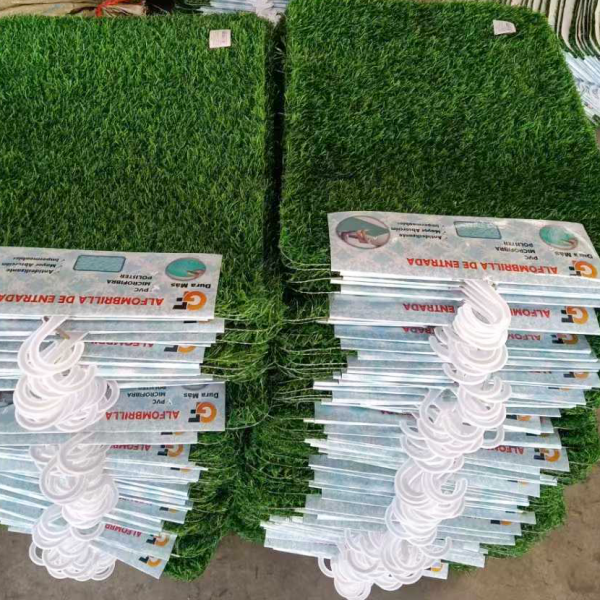 China Artificial Grass Door Mat Factory Outdoor Rug Synthetic Fake Dog Grass Mat Turf Waterproof Durable Doormat for Indoor Entryway, Outside Patio, Lawn, Garden Supplier, Factory
