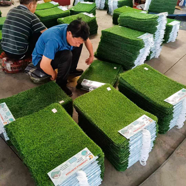 China Artificial Grass Door Mat Factory Outdoor Rug Synthetic Fake Dog Grass Mat Turf Waterproof Durable Doormat for Indoor Entryway, Outside Patio, Lawn, Garden Supplier, Factory