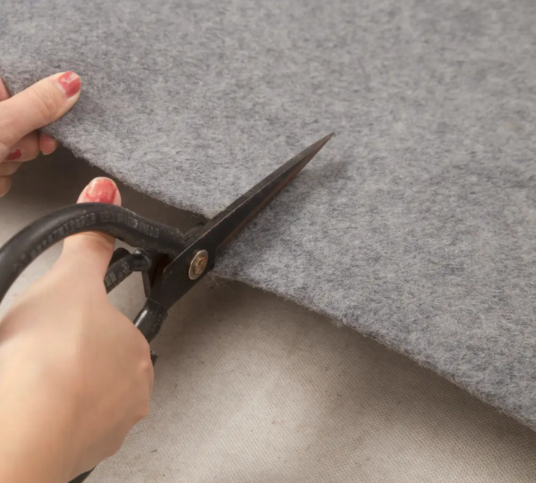China Hot Selling Anti-Slip PVC Backed Red Carpet with Flowers Soft Washable Polyester Rug for Office Home Weddings Prayers Hotels Supplier, Factories