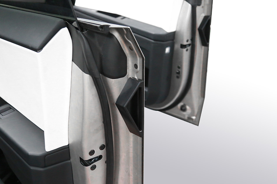 Tesla Cybertruck Door Handle Display 4