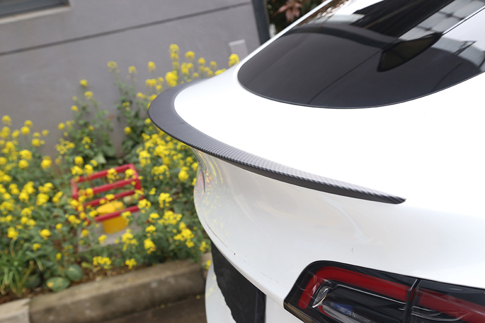 Tesla Model Y Spoiler Display 3