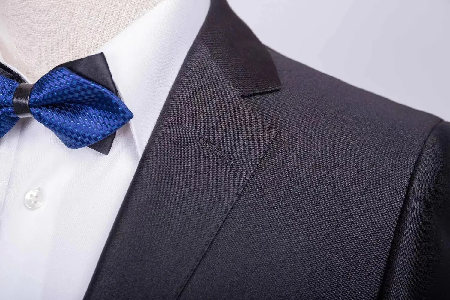 Custom Business Men's Formal Apparel for High-End Office Wear