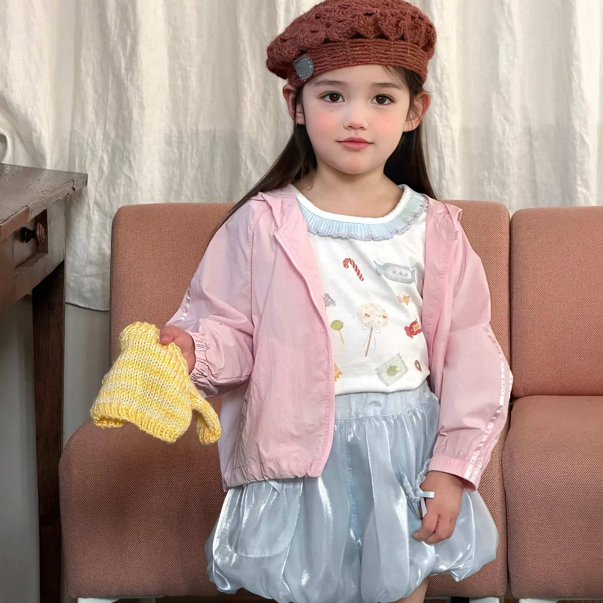 Fashion Summer Girls' Apparel for Kids Wear with T-Shirt and Skirt