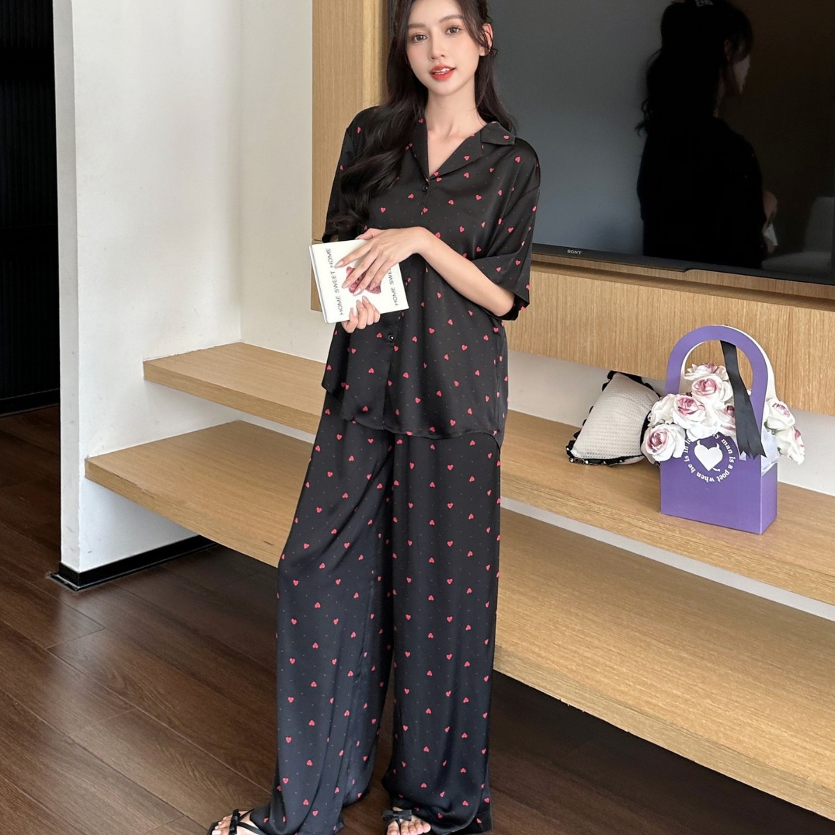 Breathable Lightweight Women's Summer Ice Silk Heart Print Full Length Elegant Pajamas Homewear with Lapel Collar