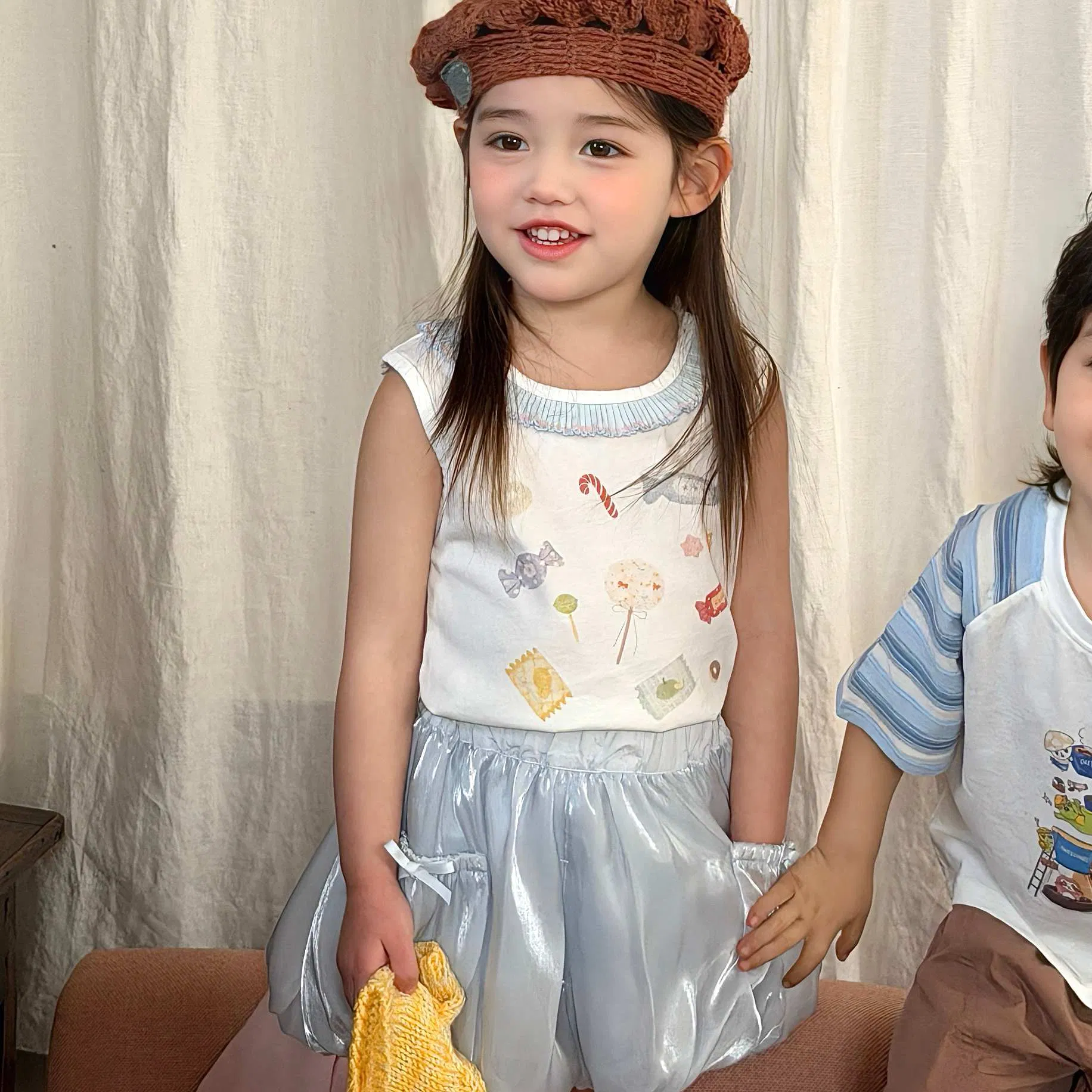 Fashion Summer Girls' Apparel for Kids Wear with T-Shirt and Skirt