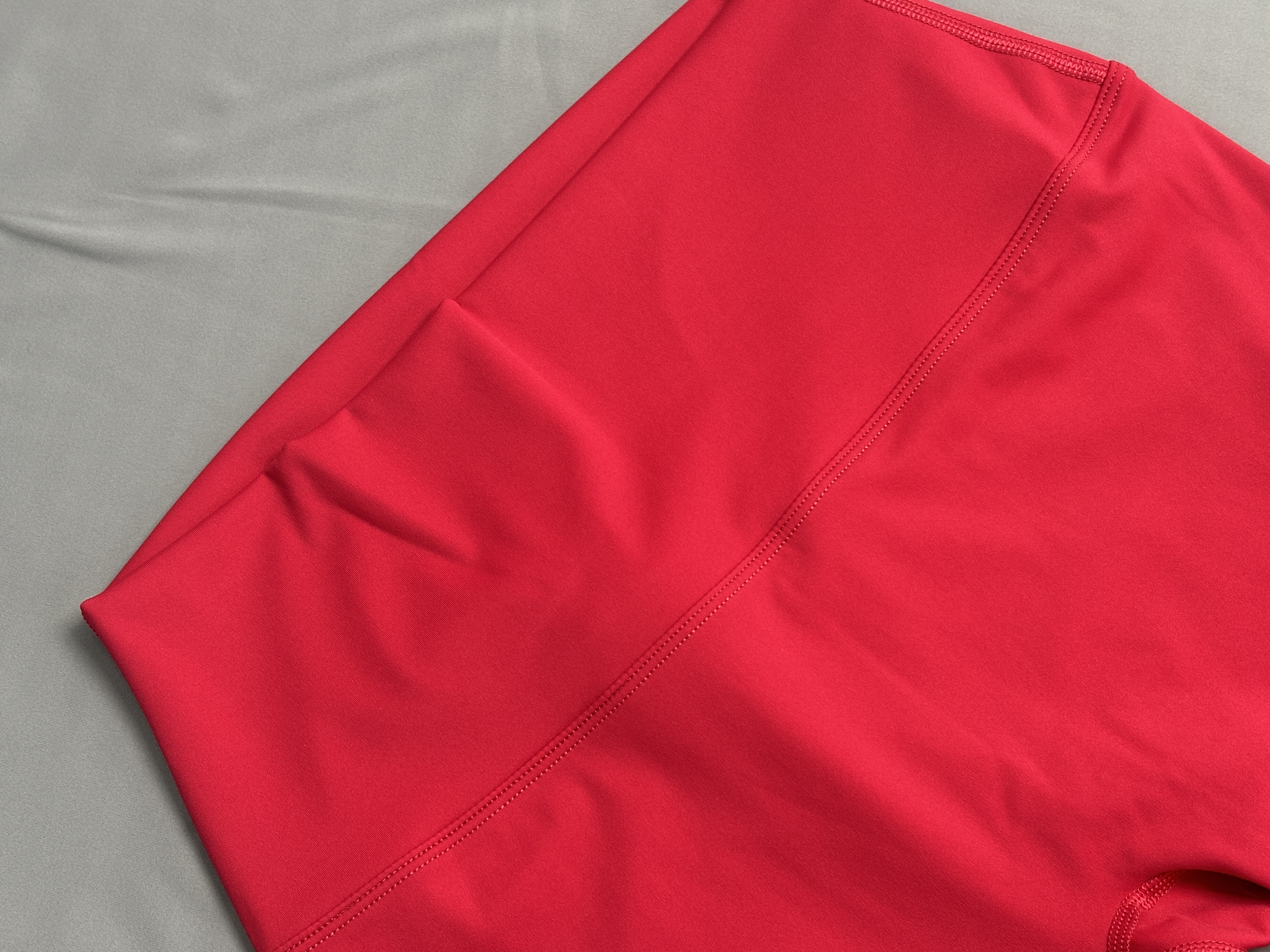 Hot Selling Women's Lightweight Breathable Quick Dry Sweat Wicking Sports Short Sleeve Top Seamless Gym Fitness Yoga Set